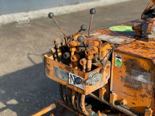 Tek tamburlu silindir RAMMAX RW1402 Grabenwalze