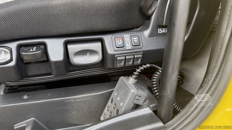 Nákladní vůz s korbou + zvedací plošina Iveco EuroCargo 120 E 22