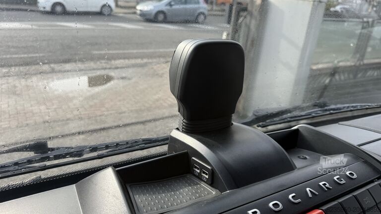 Nákladní vůz s korbou + zvedací plošina Iveco EuroCargo 120 E 22