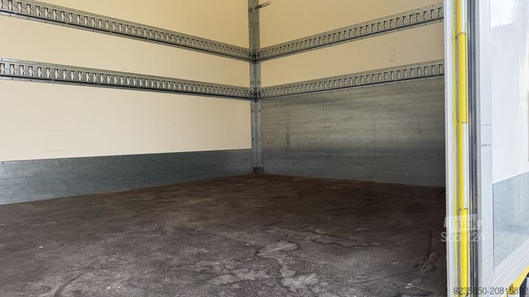 Nákladní vůz s korbou + zvedací plošina Iveco EuroCargo 120 E 22