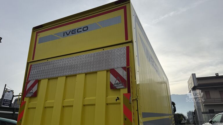 Nákladní vůz s korbou + zvedací plošina Iveco EuroCargo 120 E 22