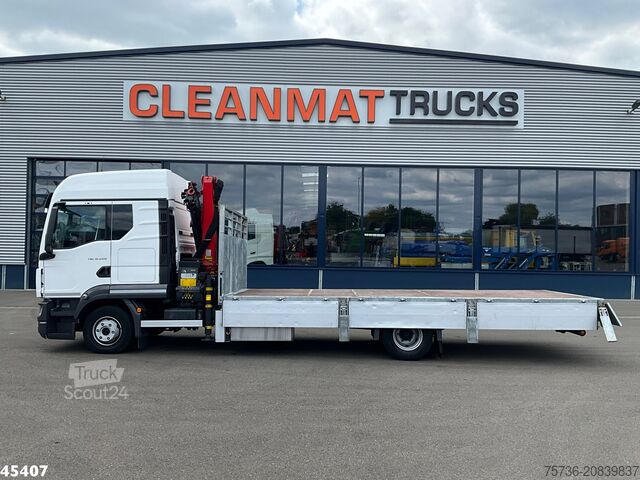 Crane truck MAN TGL 12.220 Euro 6 Palfinger 11 Tonmeter laadkra...
