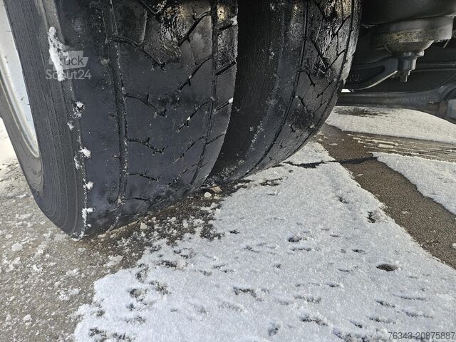 Camión caja IVECO EUROCARGO ML 160E25P - E6