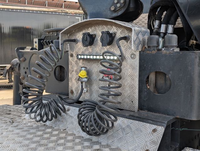 Влекач MAN TGX 33.510 BL SA 6x4 mit EPSILON S260Z96, MIETE?