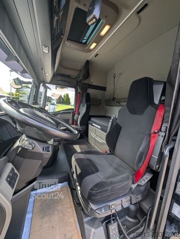 Влекач MAN TGX 33.510 BL SA 6x4 mit EPSILON S260Z96, MIETE?