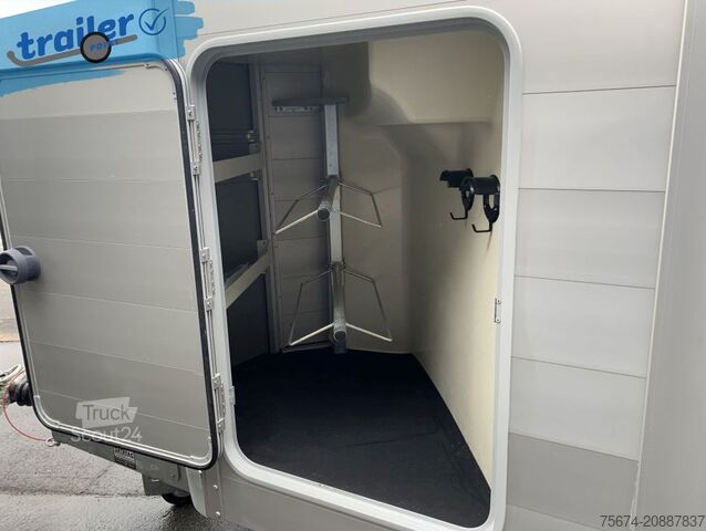 Ló-szállító utánfutó Ifor Williams Pferdeanhänger HBX506 Sattelkammer 2,6t.