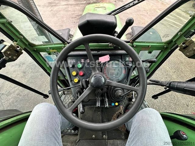 Tractor FENDT 250 SA 4x4 Fronthydraulik Rasenbereifung
