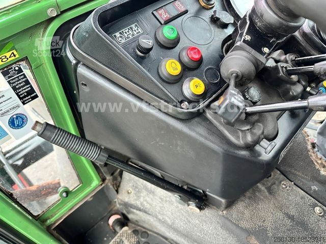 Tractor FENDT 250 SA 4x4 Fronthydraulik Rasenbereifung