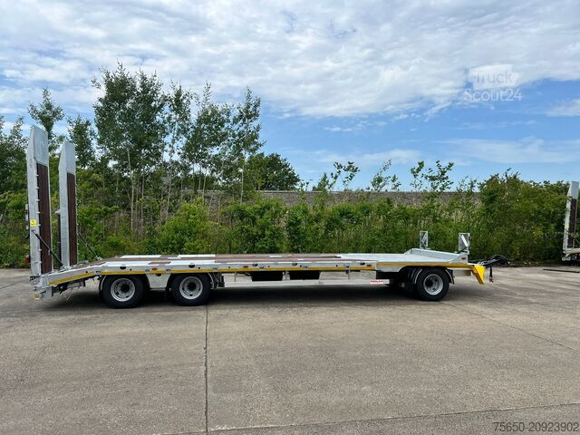 Remolque de plataforma baja Möslein T 3-8,20 P VB H1  3 Achs Tieflader mit gerader Ladefläche 8,20 m, Neufahrzeug