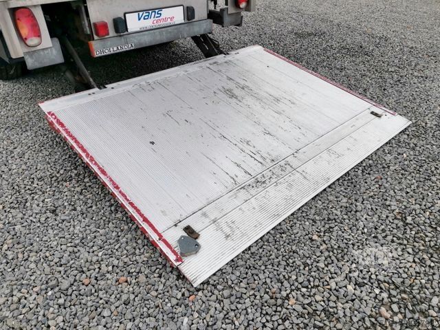 Dubă cu caroserie tip cutie MERCEDES-BENZ Sprinter 513CDI KOFFER 8PAL/ LBW/ BIS 3,5T