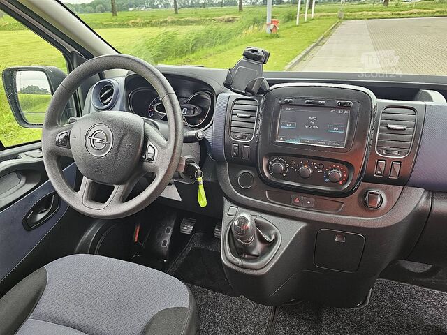 Korkeakattoinen farmari OPEL VIVARO 1.6