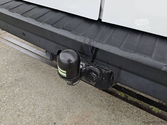 Korkeakattoinen farmari OPEL VIVARO 1.6