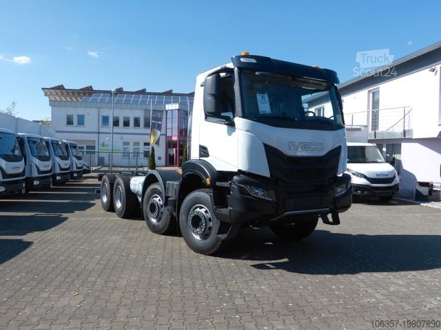 Châssis de camion IVECO T-Way AD410T54 8X4 Radstand.4250mm 2-Stück MY 25