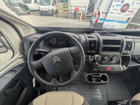 Half-integraal camper Forster T 669 EB 140PS/Isofix/Travel-Line-Paket