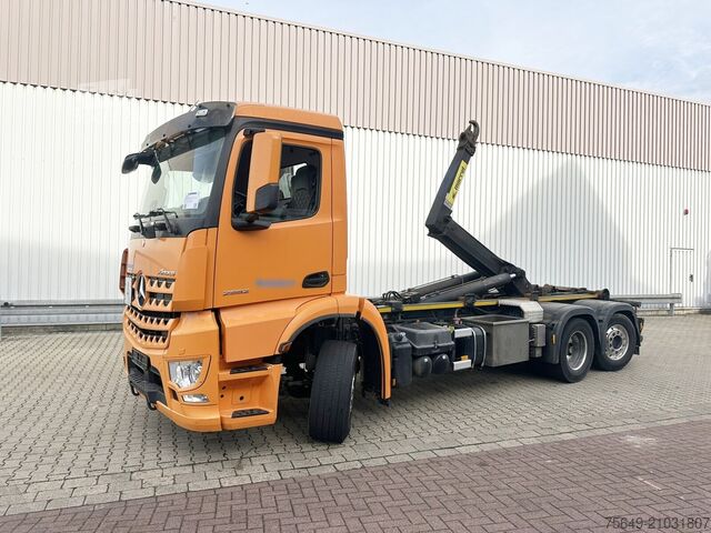 Camion benne à bras amovible Mercedes-Benz Arocs 2552 L 6x2 Arocs 2552 L 6x2, Lenk-/Liftachse