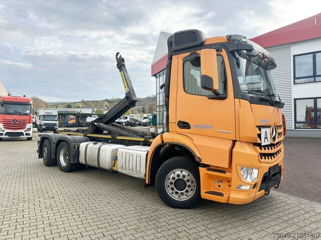 Camion benne à bras amovible Mercedes-Benz Arocs 2552 L 6x2 Arocs 2552 L 6x2, Lenk-/Liftachse