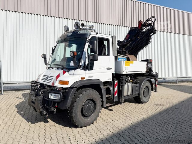Grue montée sur camion Unimog U400 4x4 U400 4x4, Frontzapfwelle, Heckkran Hiab XS 144-E4 HiDuo, Seilwinde, Funk