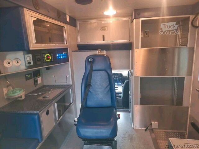 Rettungswagen Chevrolet Silverado 3500 Leader Ambulance