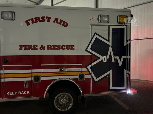 Rettungswagen Chevrolet Silverado 3500 Leader Ambulance