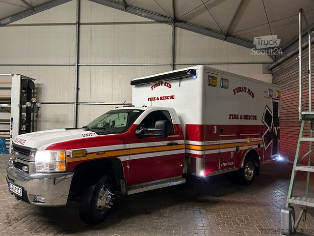 Rettungswagen Chevrolet Silverado 3500 Leader Ambulance