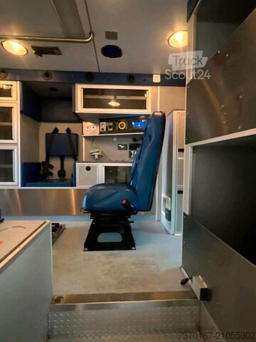 Rettungswagen Chevrolet Silverado 3500 Leader Ambulance