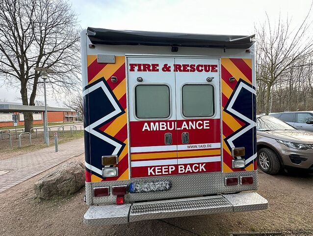 Rettungswagen Chevrolet Silverado 3500 Leader Ambulance
