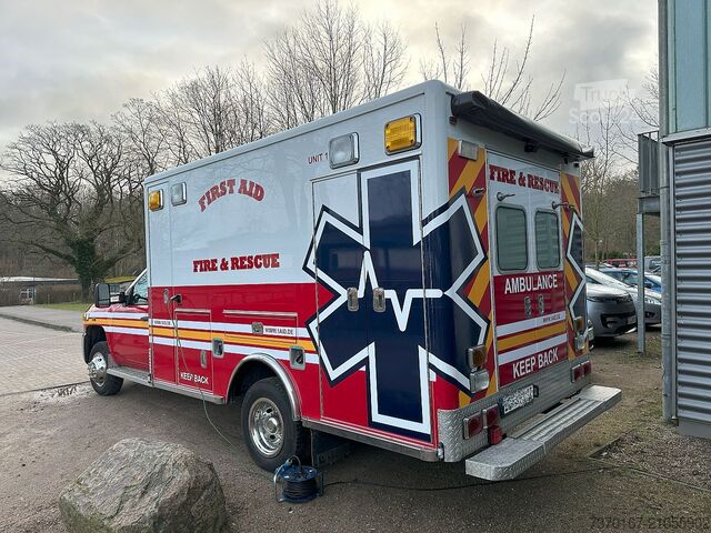 Rettungswagen Chevrolet Silverado 3500 Leader Ambulance