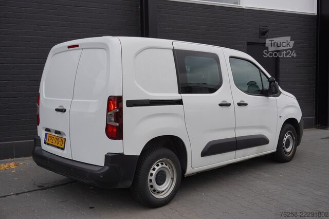 Karavan z visoko streho Peugeot Partner 1.2 PureTech 110Pk Benzine - Airco - Na...