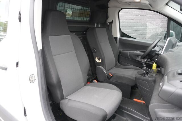 Karavan z visoko streho Peugeot Partner 1.2 PureTech 110Pk Benzine - Airco - Na...