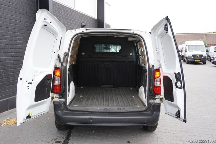 Karavan z visoko streho Peugeot Partner 1.2 PureTech 110Pk Benzine - Airco - Na...