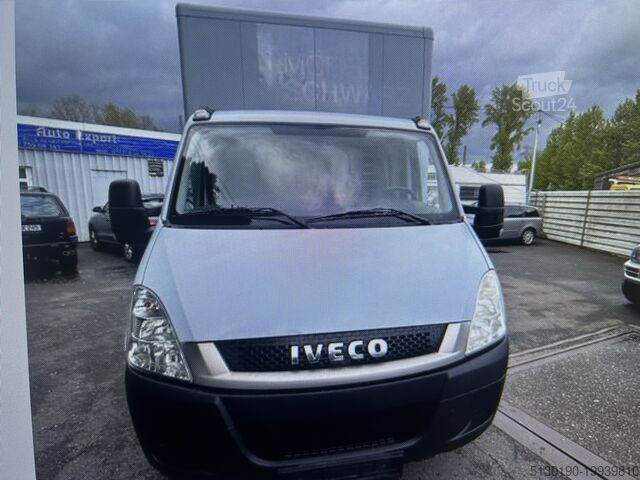 Transportér s kufrom Iveco Turbo Daily 35S14