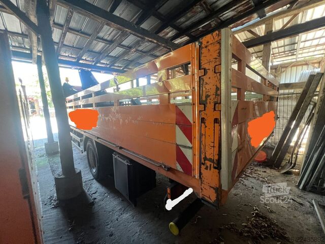 Camion plateau MERCEDES-BENZ LK 1324 6 Zylinder*Hiab 102 kran*OM 366Schalter*
