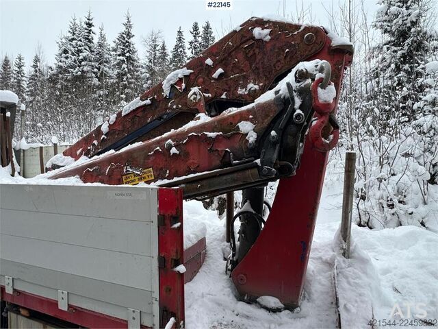 Tyllis jumbo semitrailer med HMF-kran Tyllis jumbo semi-trailer with HMF crane