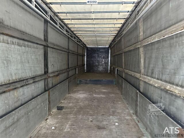  Tyllis Jumbo curtain side semi-trailer