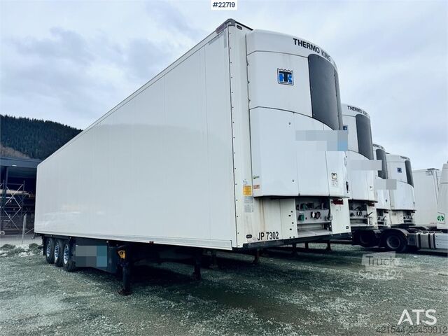  Schmitz SKO 24 refrigerated box semi-trailer with freezer