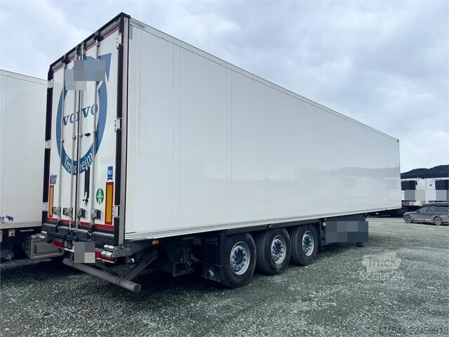  Schmitz SKO 24 refrigerated box semi-trailer with freezer