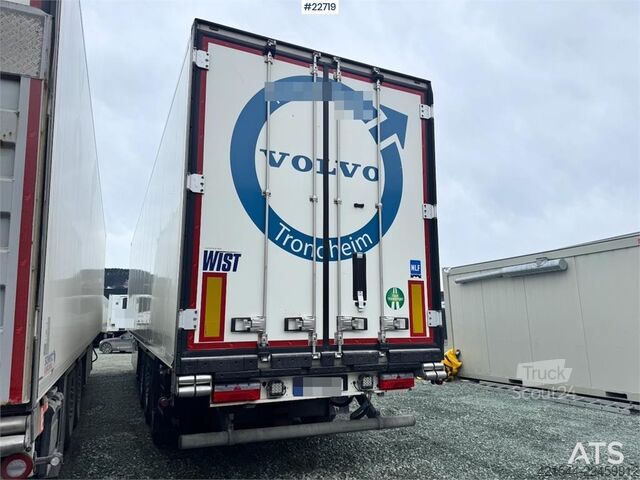  Schmitz SKO 24 refrigerated box semi-trailer with freezer