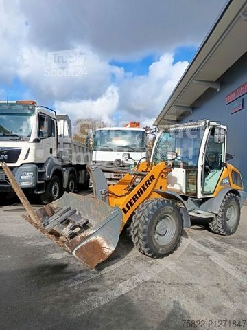 Mobile excavator LIEBHERR 504C / SW / Gabel + Schaufel / Wenig Stunden
