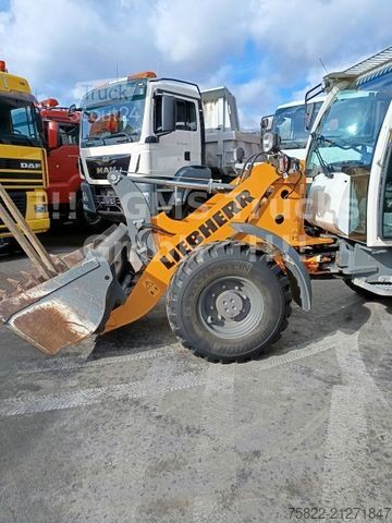Mobile excavator LIEBHERR 504C / SW / Gabel + Schaufel / Wenig Stunden