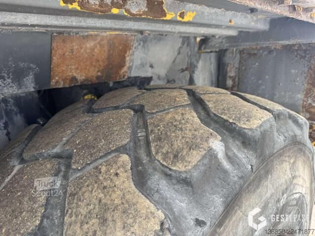 Mafsallı damperli kamyon Komatsu HM300-5E0