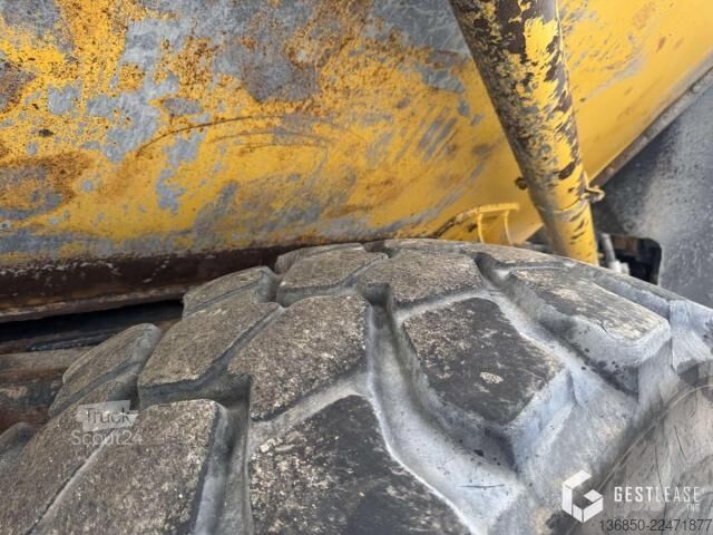 Mafsallı damperli kamyon Komatsu HM300-5E0