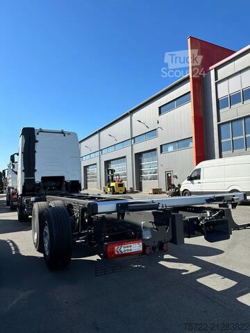 Fahrgestell mit Fahrerhaus Volvo FH 460 6x2-4 Globetrott. Fahrgestell LAGER