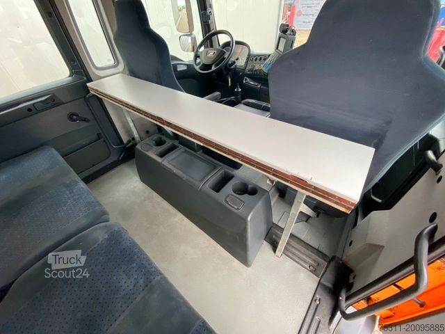 Three-sided tipper truck MAN TGM 13.240 4x4 DoKa|Kipper*Salzstreuer*Kommunal