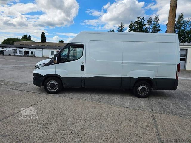 Bestelwagen met verhoogd dak IVECO 35S16 A8 V L, mittellang & hoch, kleiner Schaden