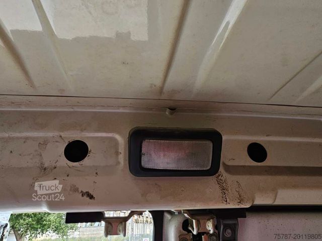 Bestelwagen met verhoogd dak IVECO 35S16 A8 V L, mittellang & hoch, kleiner Schaden