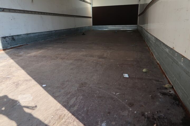 LKW mit Kofferaufbau Mercedes-Benz 1222 L