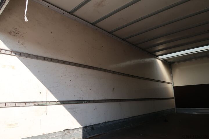 LKW mit Kofferaufbau Mercedes-Benz 1222 L