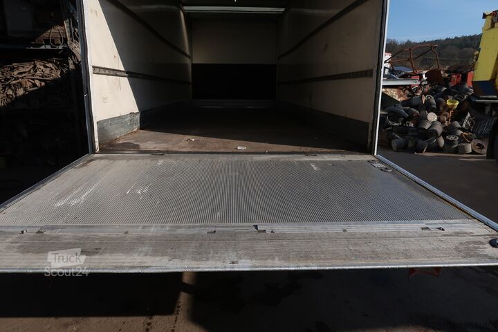 LKW mit Kofferaufbau Mercedes-Benz 1222 L