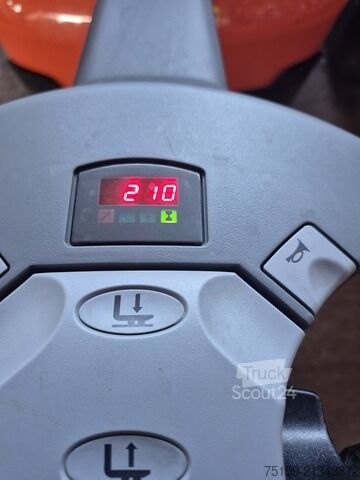 Wózek podnośnikowy ręczny bt SWE 080L Batterie 21/2025