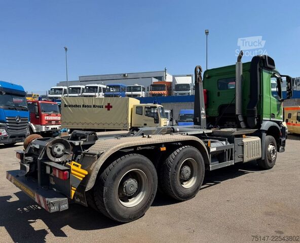 شاحنة قلّابة بذراع تحميل متحرك MERCEDES-BENZ 2833 Arocs 6x4 Abrollkipper AHK Klima Kamera